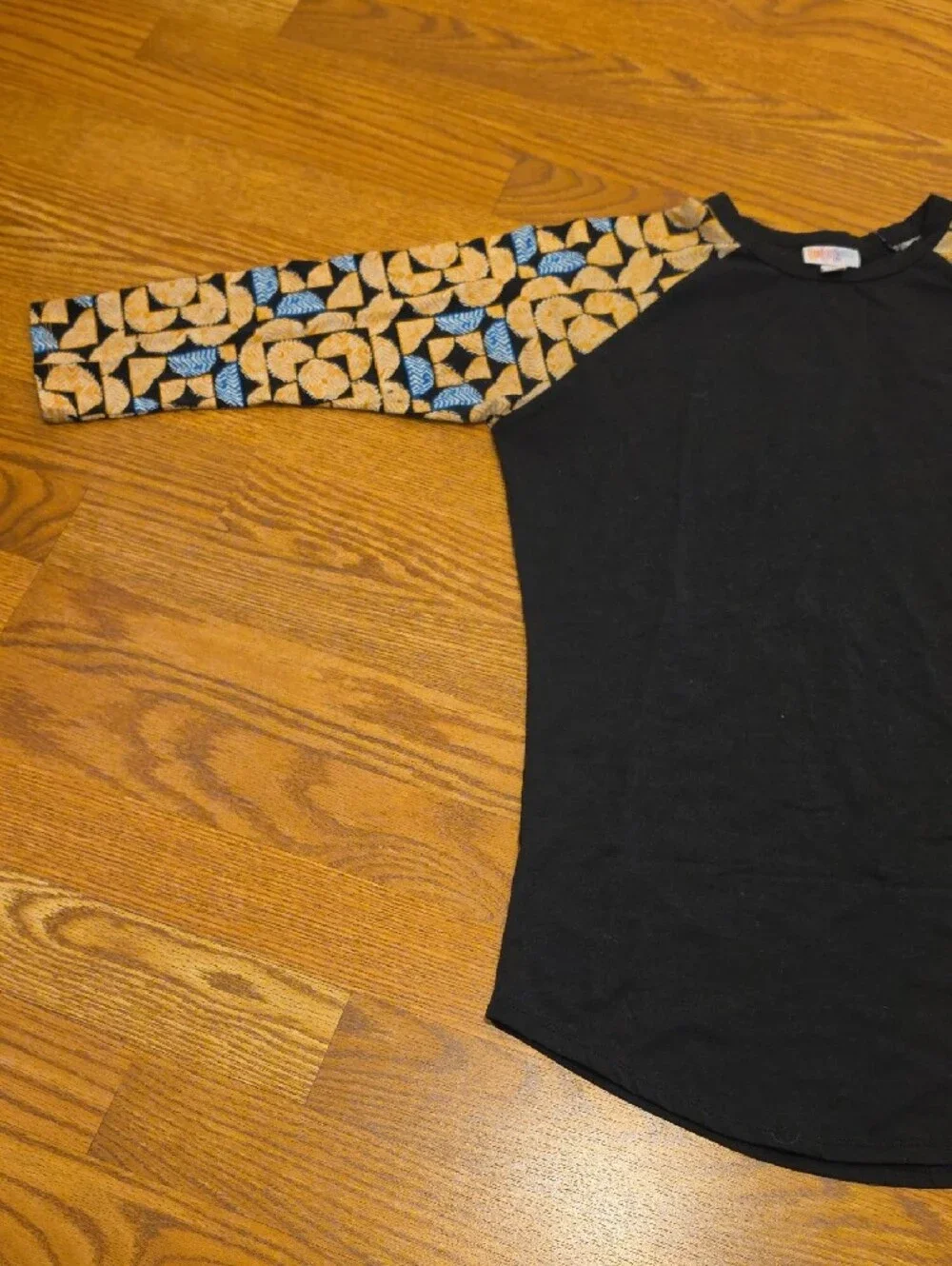 2 LuLaRoe Tops Like New